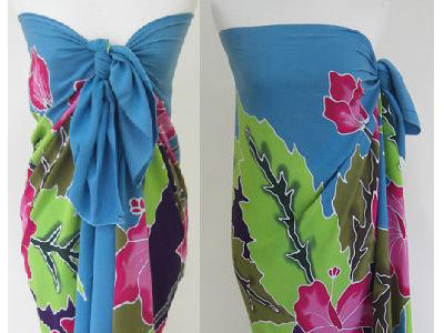 Παρεό. Κομψή στην παραλία